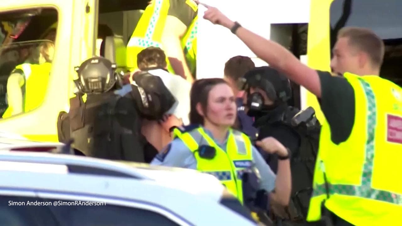Sparatoria con tre morti nel centro di Auckland. Il premier neozelandese: "Nessuna minaccia per sicurezza nazionale"
