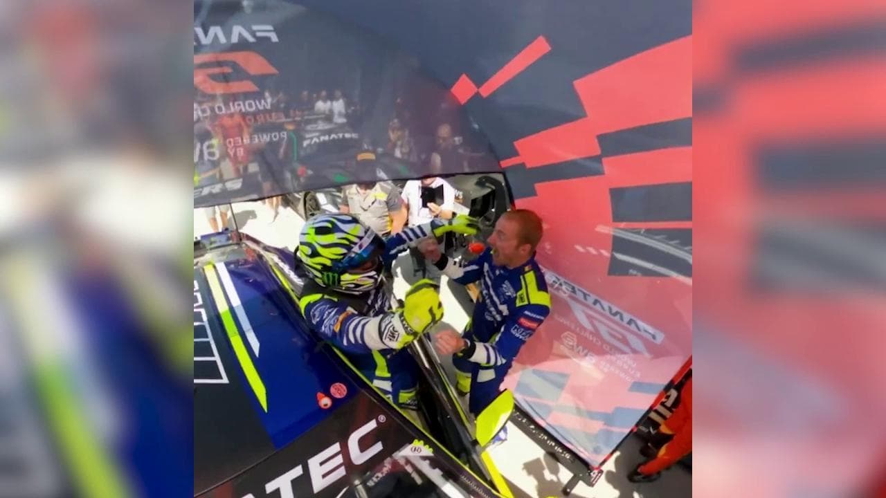 Il videoracconto dalla prospettiva di Valentino Rossi a Misano: "Vincere dà sempre quel brividino"