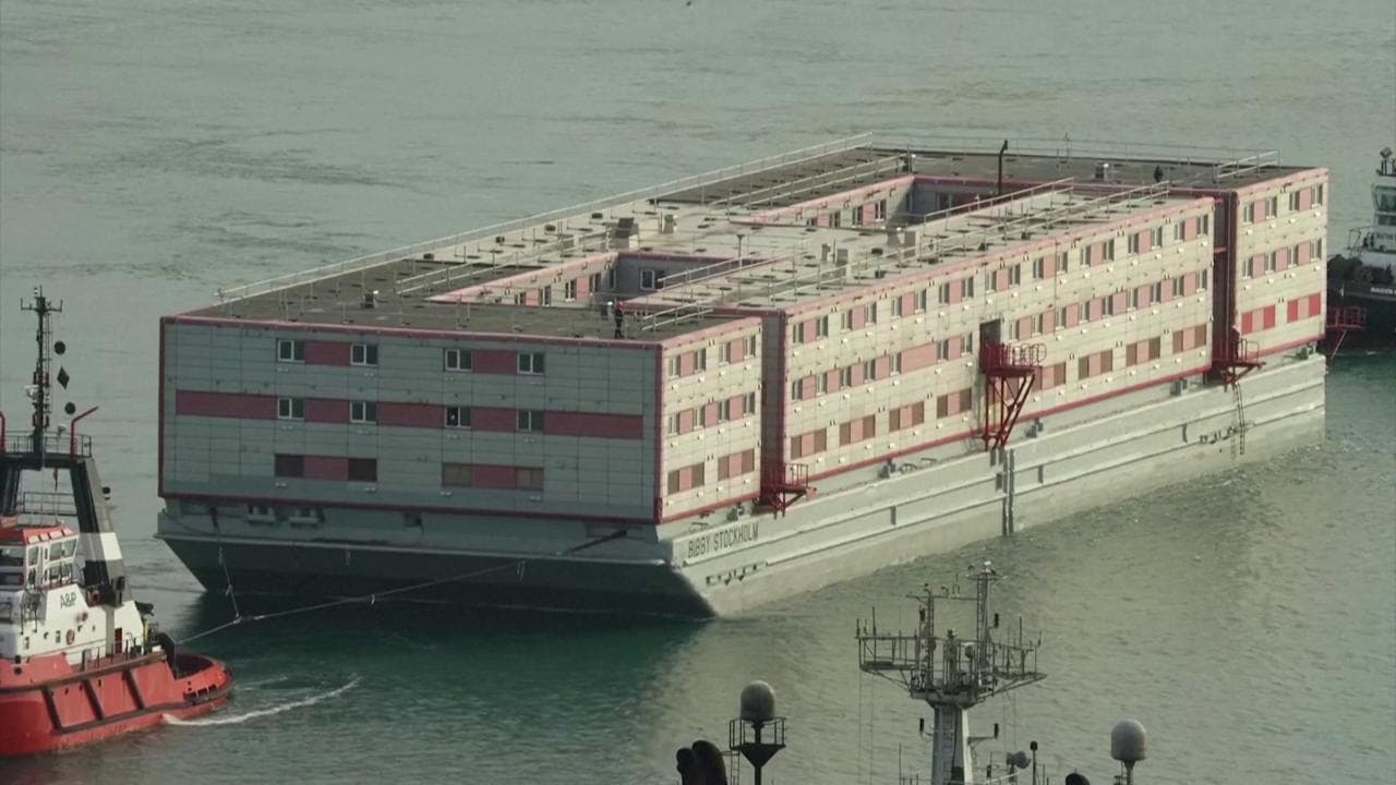 Un "carcere" galleggiante per i migranti: la nuova soluzione del governo britannico