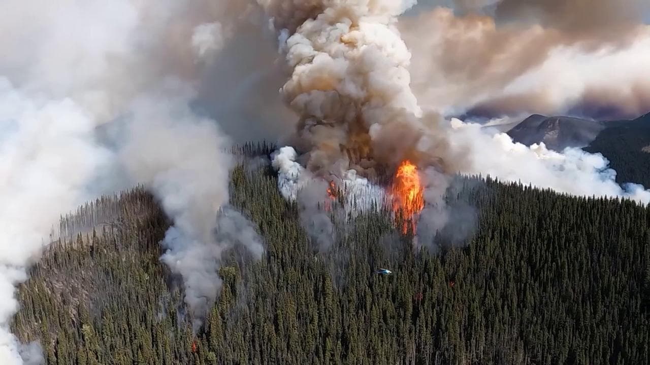 In fiamme un'area pari al Belgio e l'Irlanda insieme: gli incendi in Canada non si possono fermare