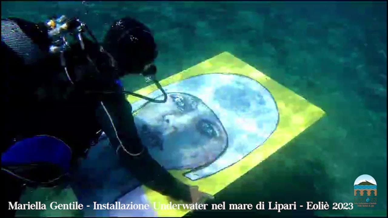 Lipari, una mostra sott'acqua al Festival Eoliè 23. Le opere di Mariella Gentile nei fondali marini