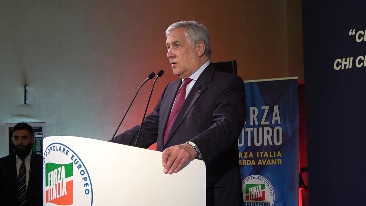 Forza Italia, il primo Consiglio Nazionale senza Berlusconi si apre con un applauso commosso alla sua memoria