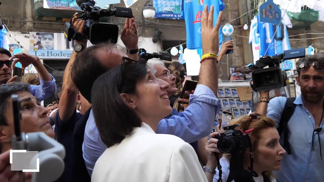 Elly Schlein al largo Maradona