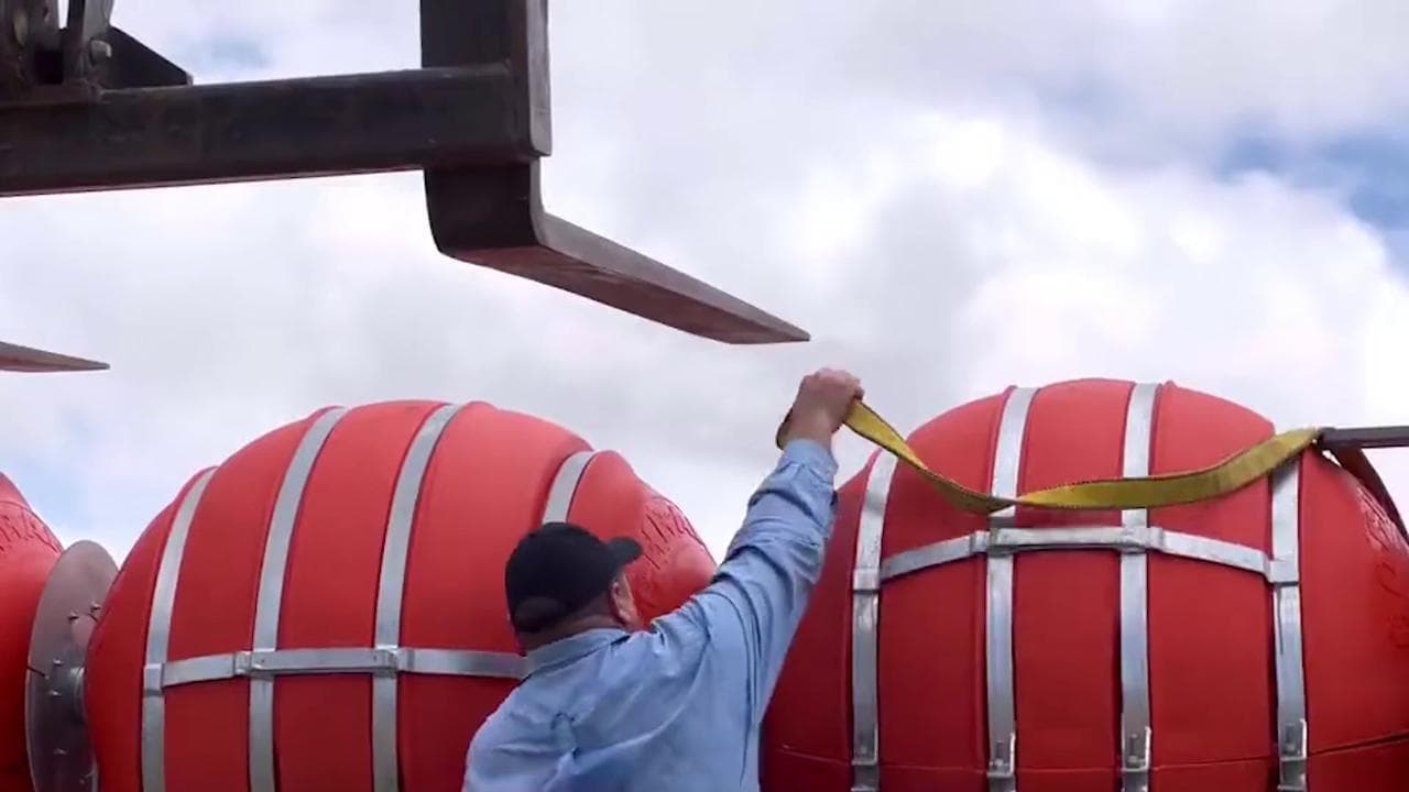 Il Texas costruisce un "muro" sull'acqua per bloccare i migranti: troppi i dubbi sull'efficacia