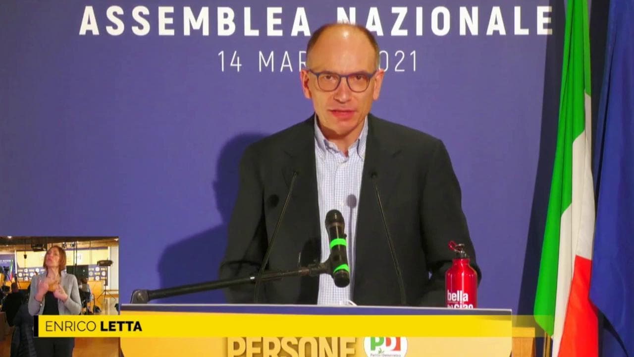 Assemblea Pd, Letta ringrazia Zingaretti: "Uniti da amicizia e sintonia, faremo tante cose insieme"