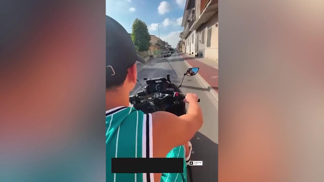 Su TikTok altro video di bimbo che guida moto senza casco