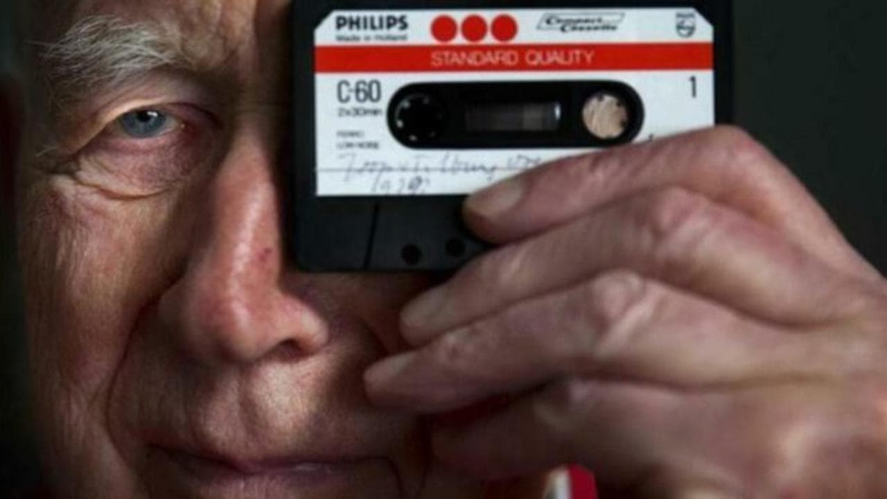 L'addio al papà delle musicassette, la nostalgia sui social: "Grazie per averci fatto sognare"