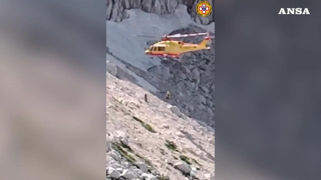 Gran Sasso, precipita e muore alpinista romano: il complicato intervento del soccorso alpino