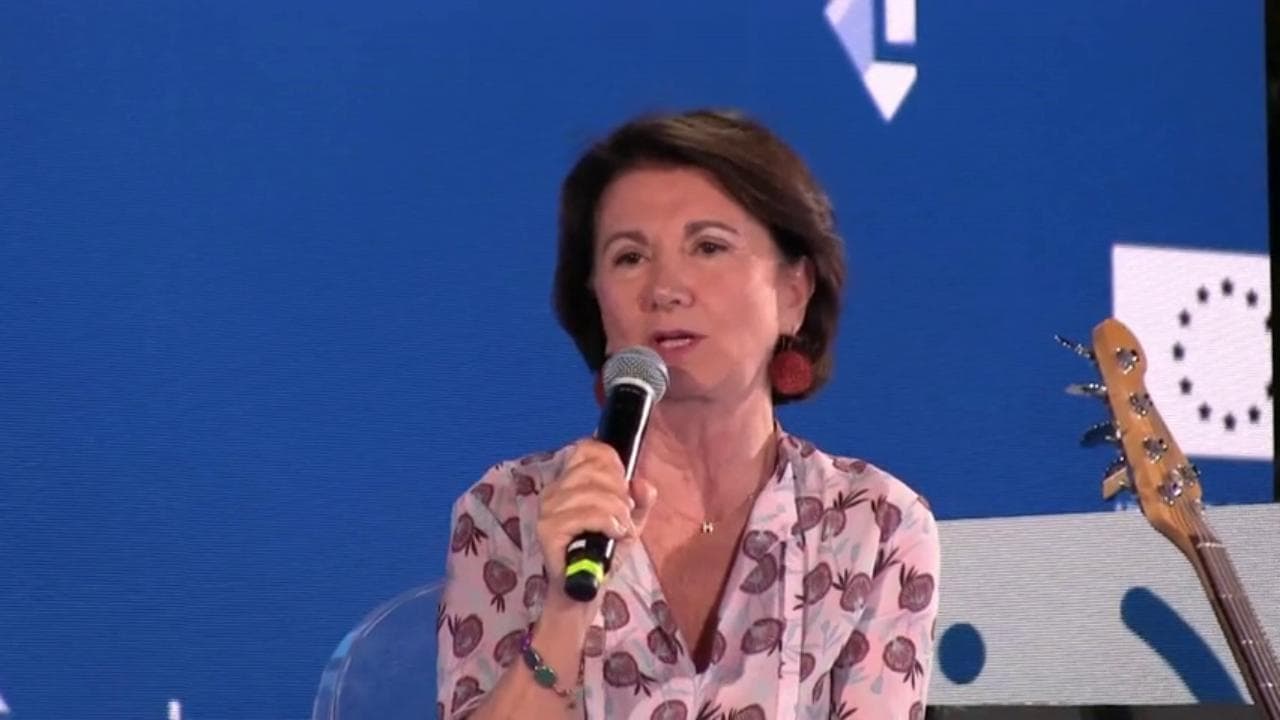 La ministra per la famiglia Roccella contestata mentre parla di La Russa