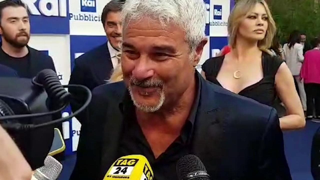 Pino Insegno: "La gente mi vuole bene a prescindere, non perché sono l'amico del padrone del teatro"