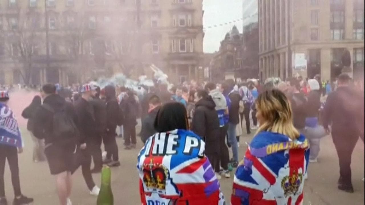 Rangers campioni di Scozia: i tifosi violano il lockdown e creano assembramenti per festeggiare
