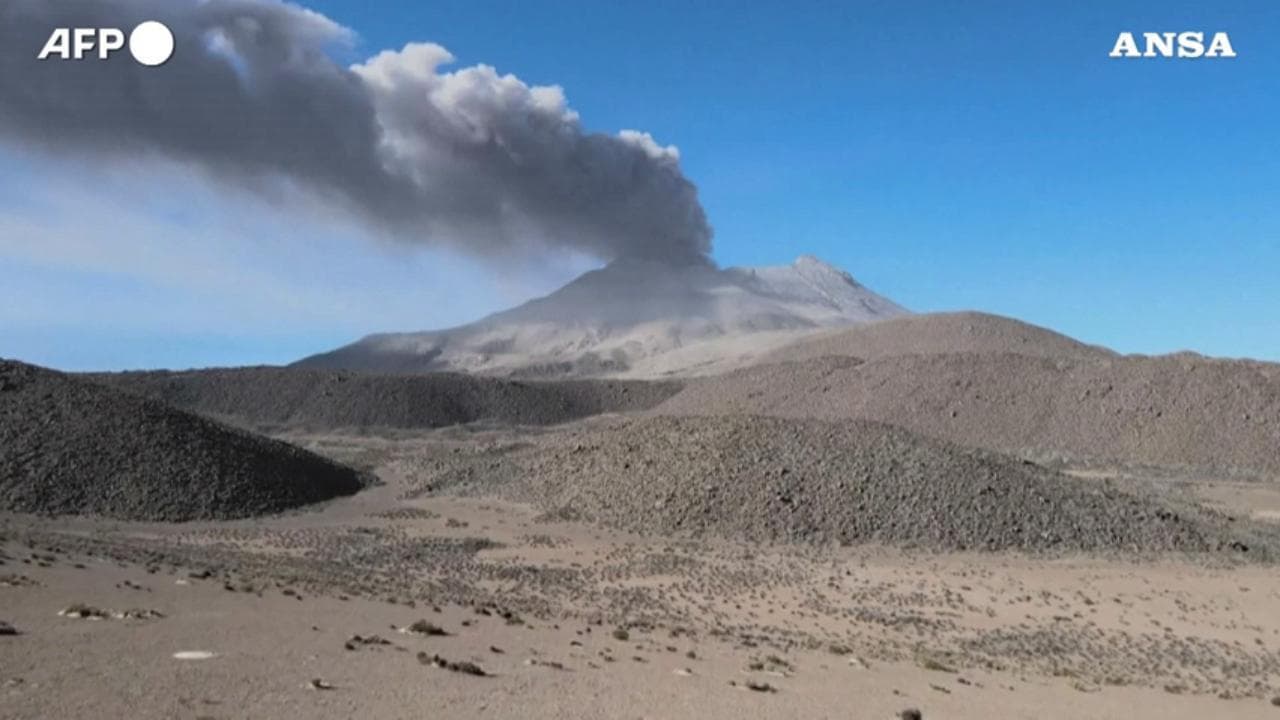 Perù, allerta per il vulcano Ubinas: dichiarato lo stato d'emergenza per 60 giorni