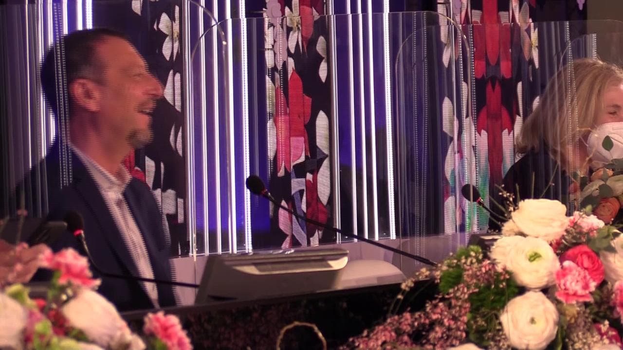 Sanremo, Amadeus: "Stasera i fiori anche agli uomini"