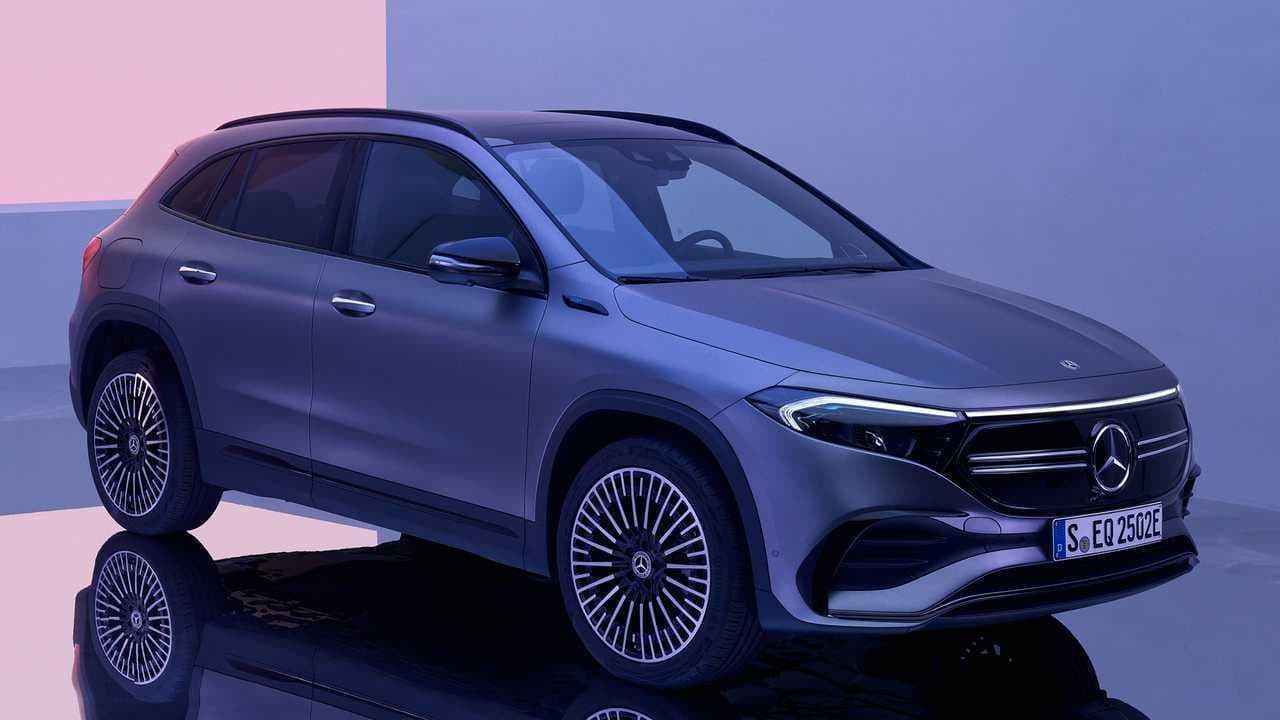 Nuova Mercedes EQA, pronta al debutto