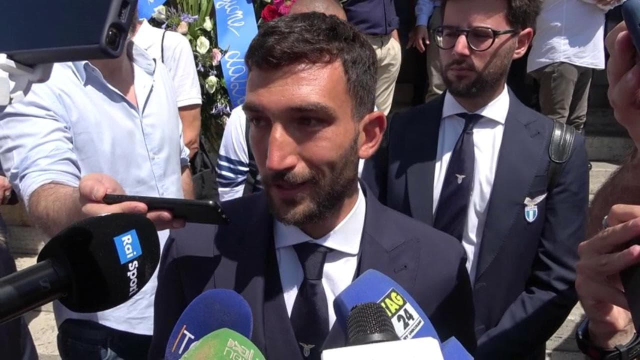 Calcio, Cataldi ricorda D'Amico: "Una bandiera della Lazio, merita tutto questo affetto"