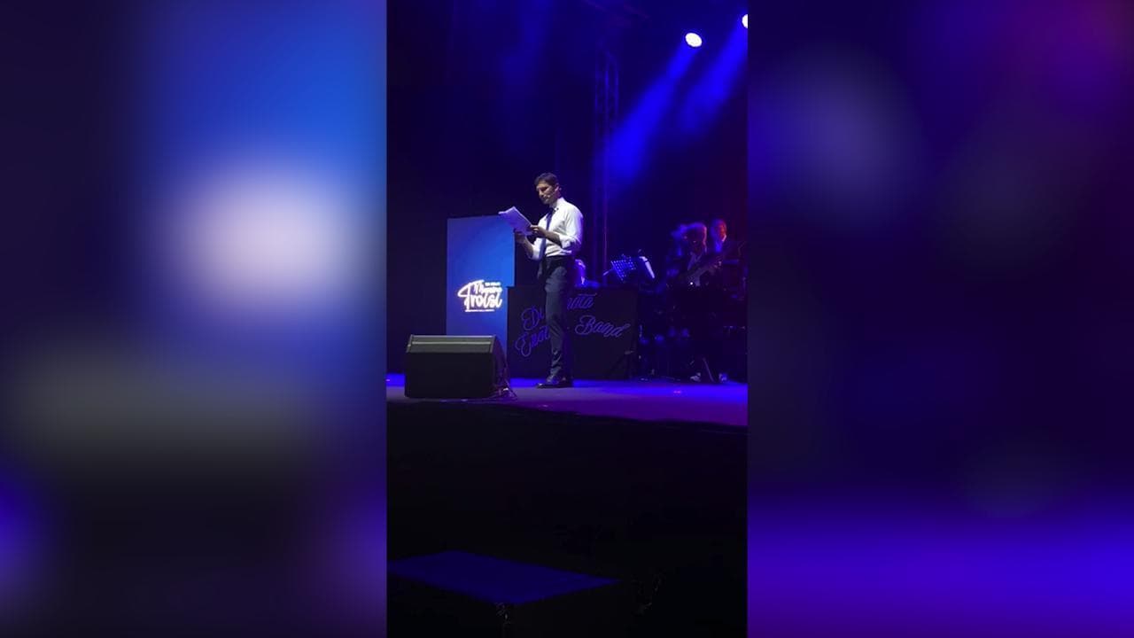 La lettera a Massimo Troisi, Stefano De Martino emoziona: "Hai fatto bene ad andartene presto"