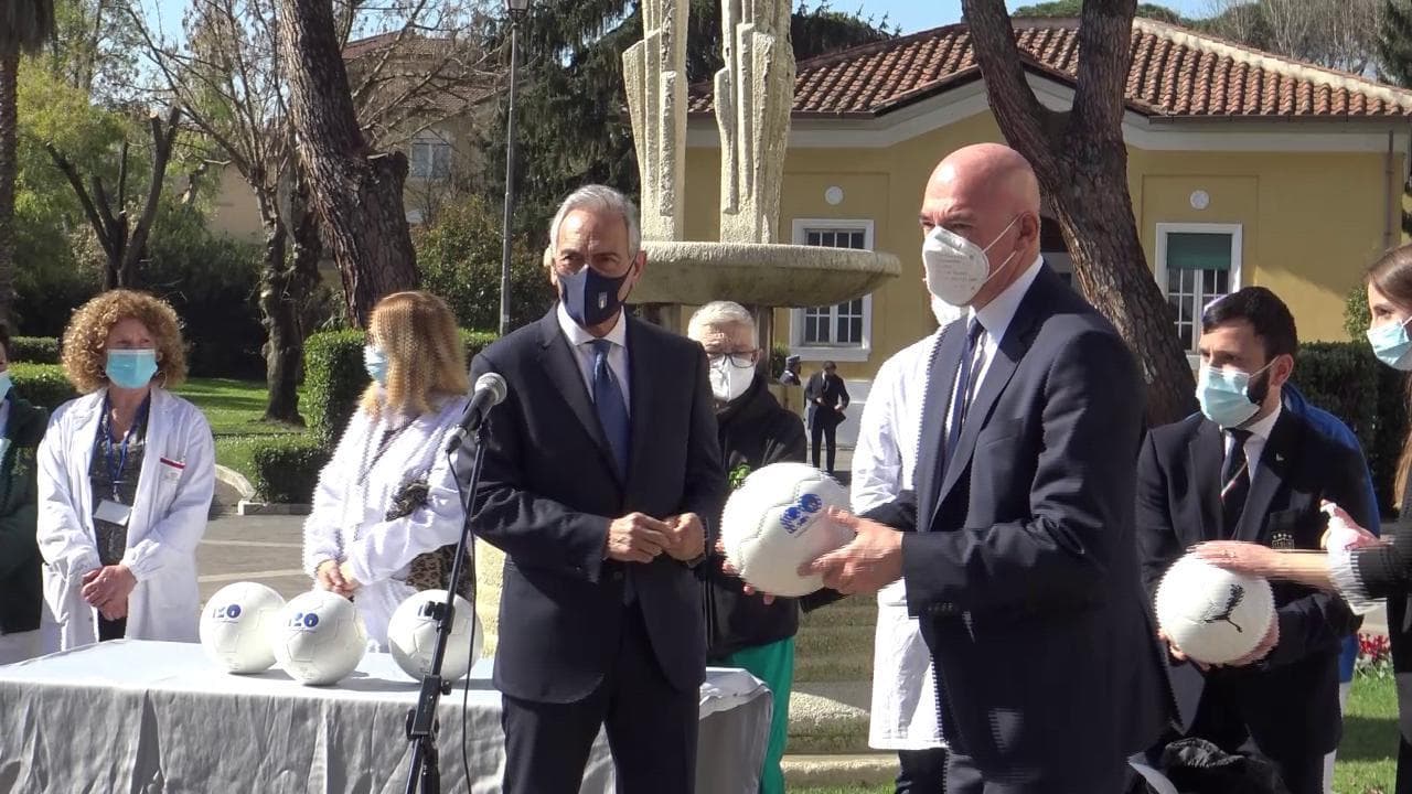 Coronavirus, Vaia (direttore Spallanzani): "Ritorno del pubblico allo stadio? Solo chi è vaccinato"