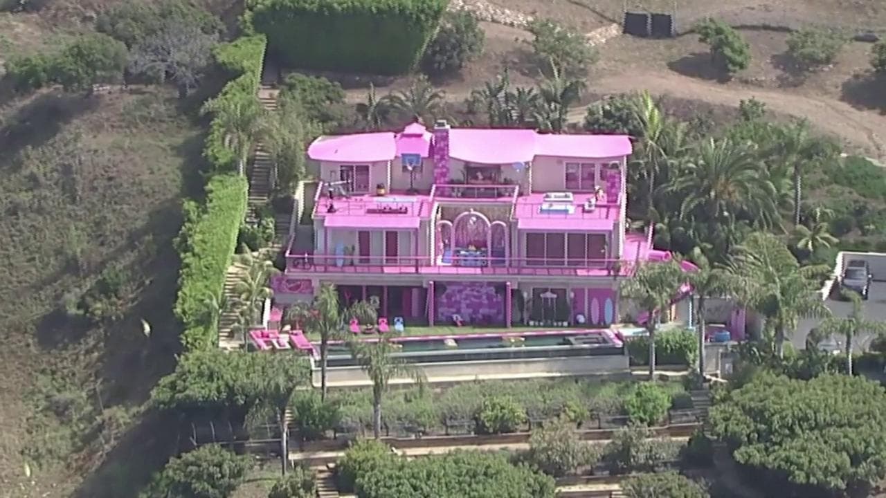 La villa da sogno di Barbie a Malibù è realtà e ci si può dormire gratis per una notte