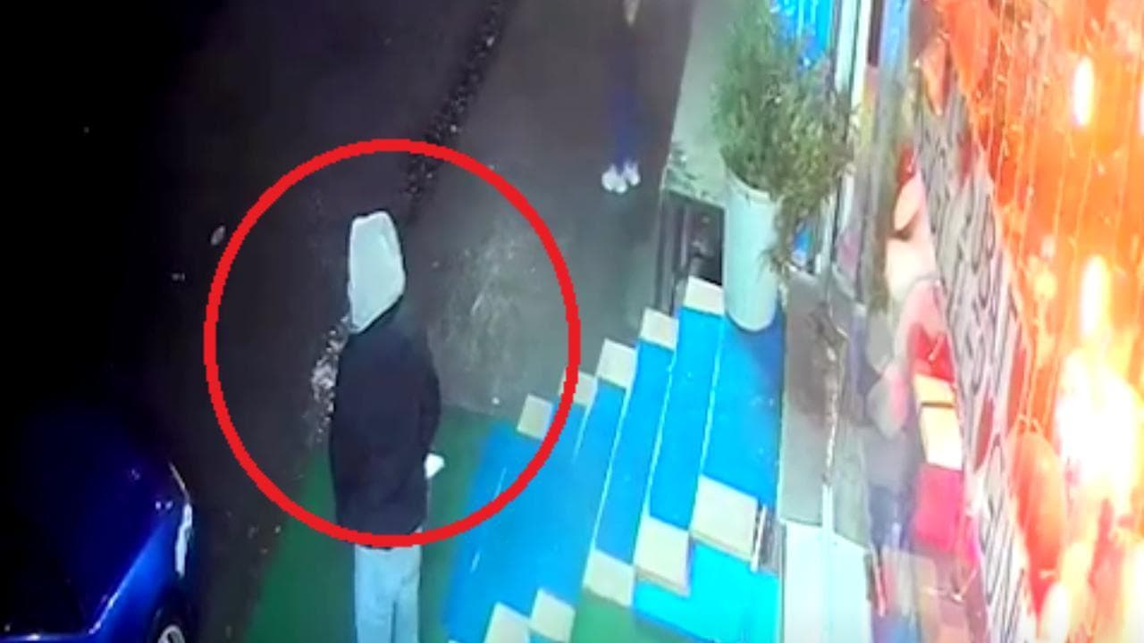 Istanbul, ragazzo cerca riparo dal vento: un attimo dopo aver salito le scale, crolla tutto