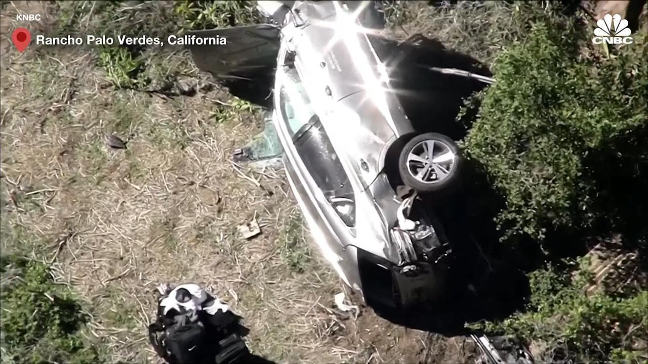 Los Angeles, grave incidente a Tiger Woods: le immagini dall'alto
