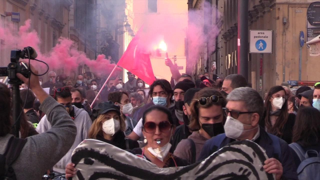 Roma, la protesta dei lavoratori dello spettacolo: "Trattati come se non valessimo niente"