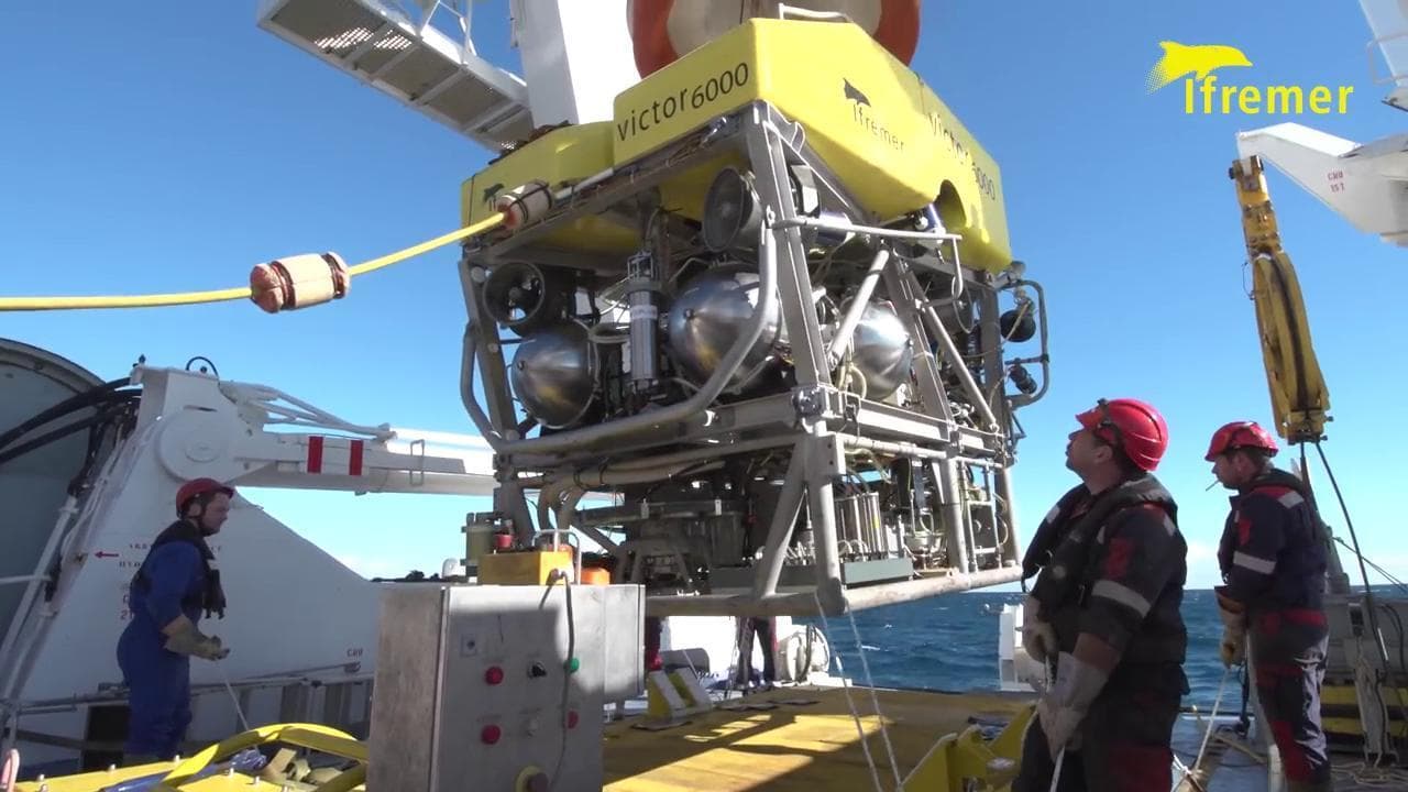 Sottomarino disperso, ecco il robot per le ultime speranze: è capace di scendere fino a 6000 metri