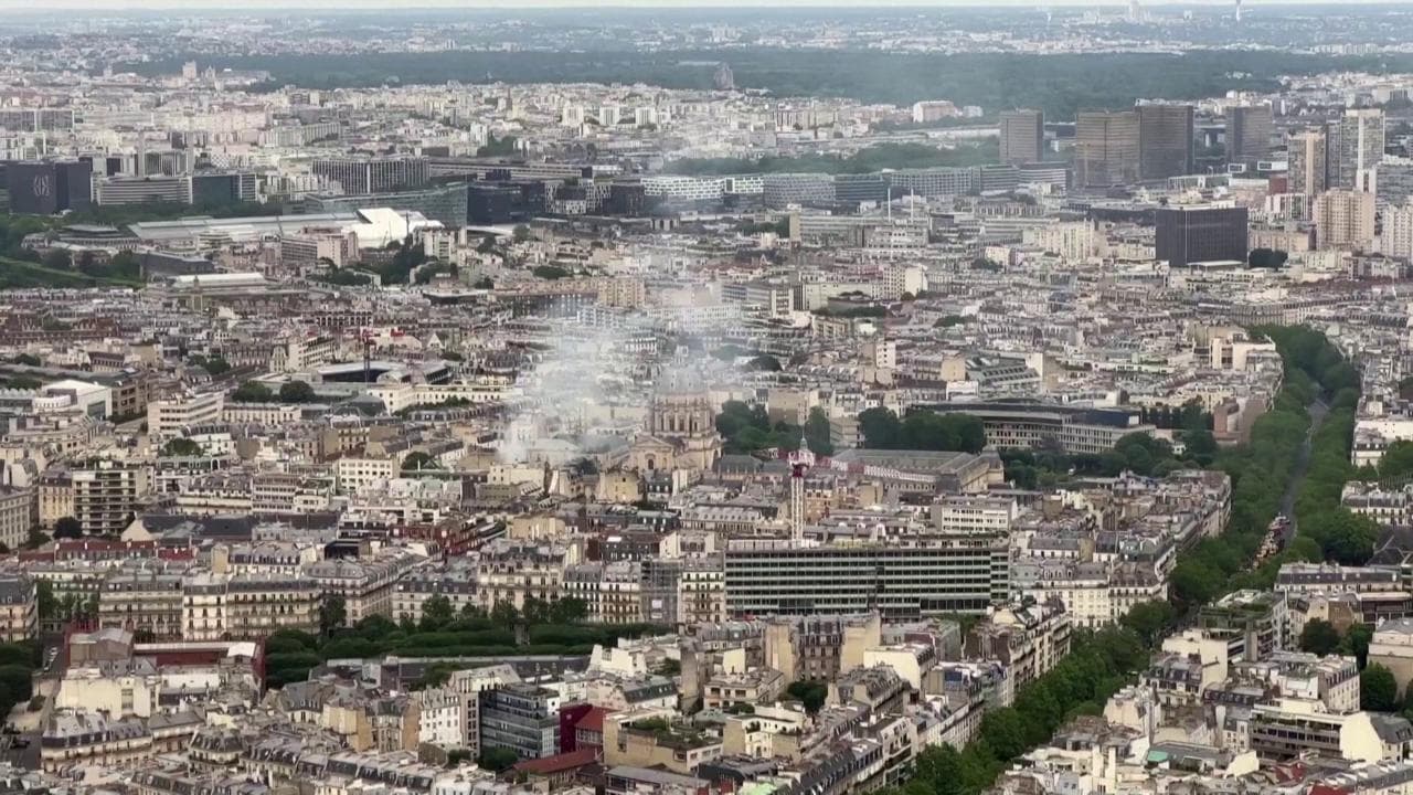 Parigi, esplosione per sospetta fuga di gas vicino al Panthéon: crolla un palazzo in centro