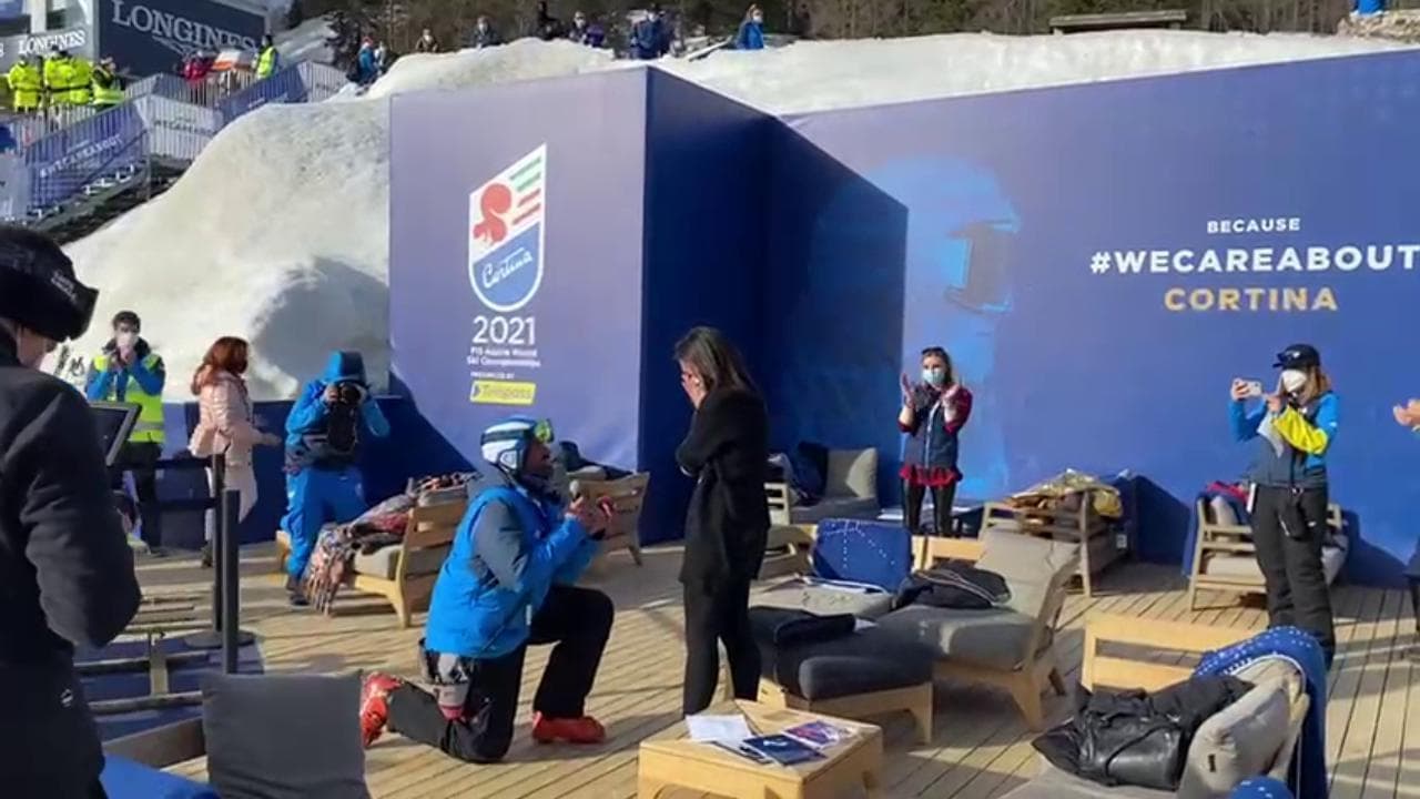 Cortina 2021, "Mi vuoi sposare?": la proposta di matrimonio a bordo pista