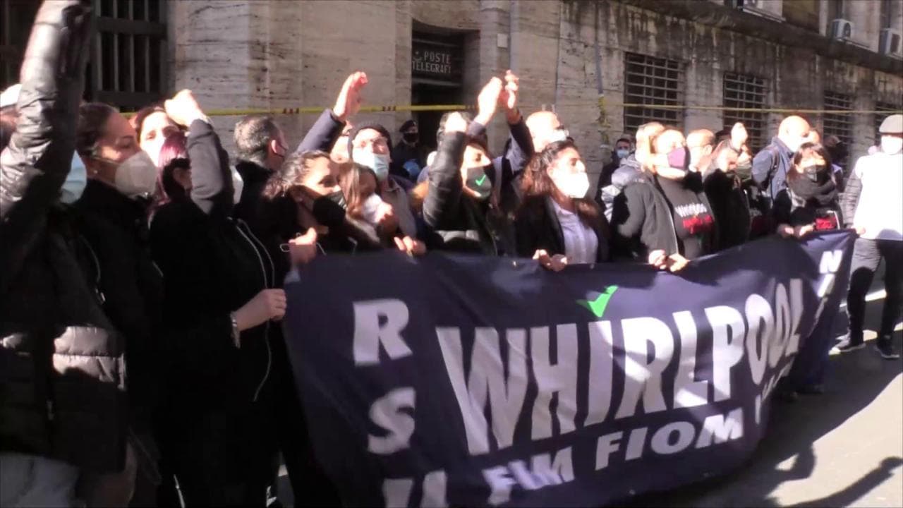 Whirlpool, la prima protesta dell'era Draghi: "C'è impegno a prorogare blocco licenziamenti"