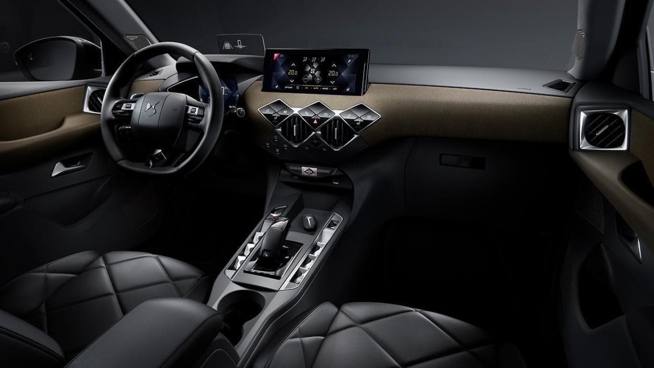 Eleganza, firma luminosa e molto altro: ecco la  DS 3 CROSSBACK E-Tense