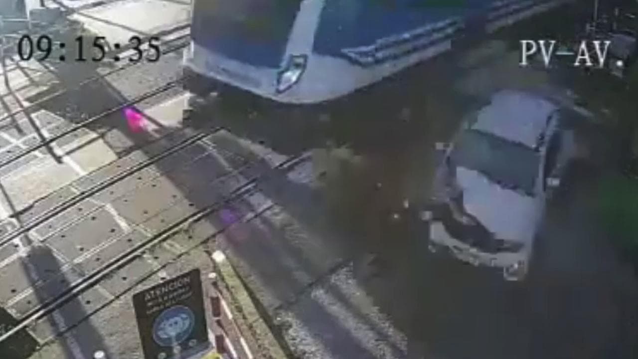Argentina: un treno si schianta contro un'auto bloccata sui binari