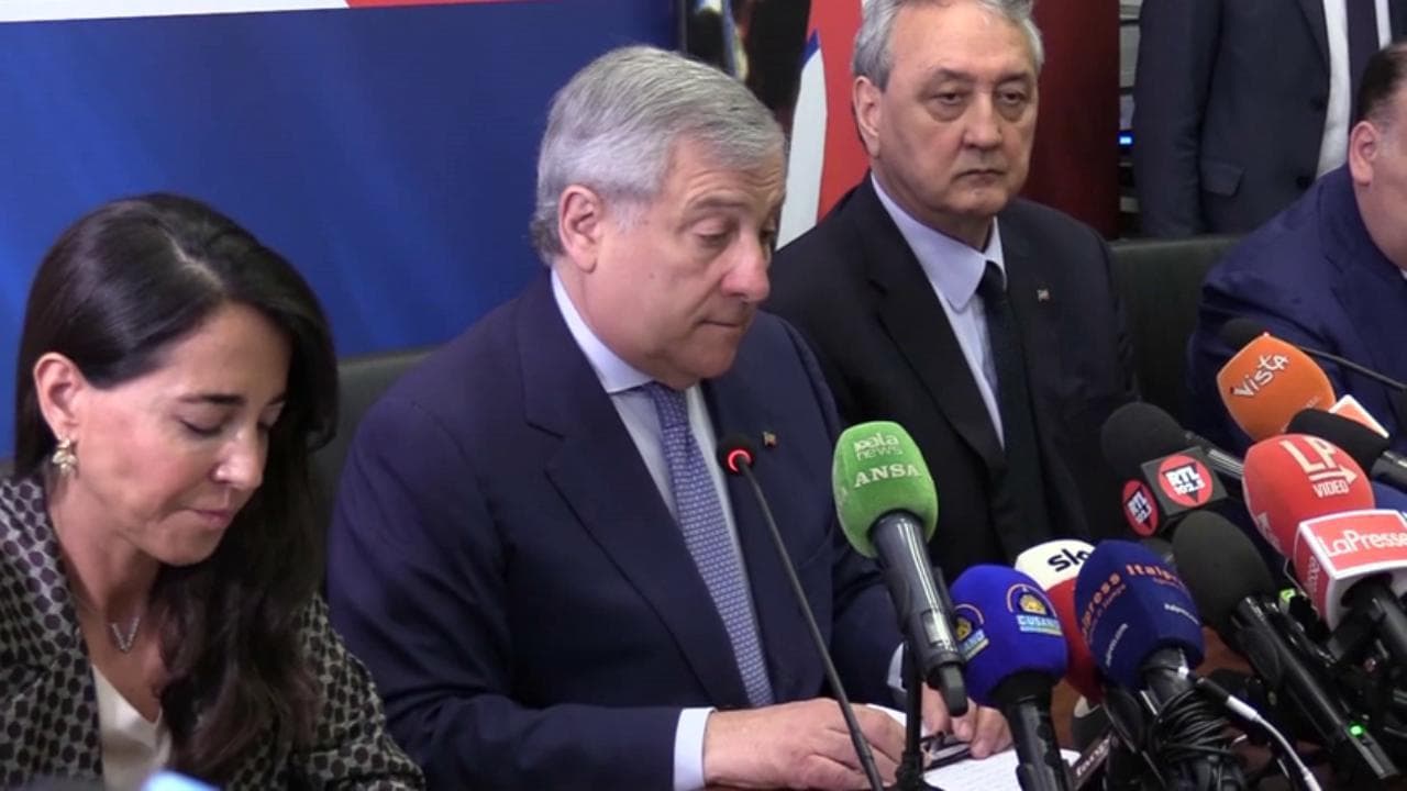 Forza Italia, Tajani in conferenza stampa racconta la telefonata di Marina Berlusconi