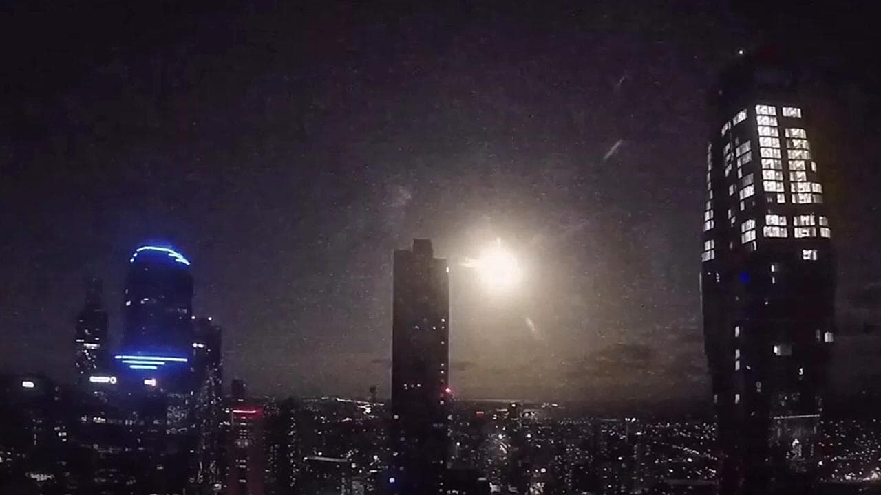 Australia, meteora attraversa il cielo di Melbourne: il bolide illumina così la notte