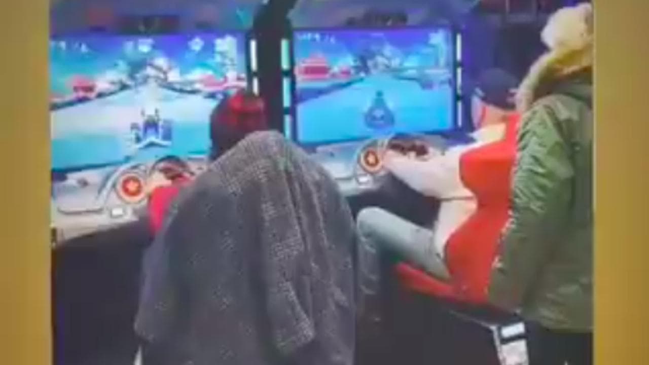 Joe Biden e la passione per i videogame: il presidente gioca a Mario Kart con la nipote
