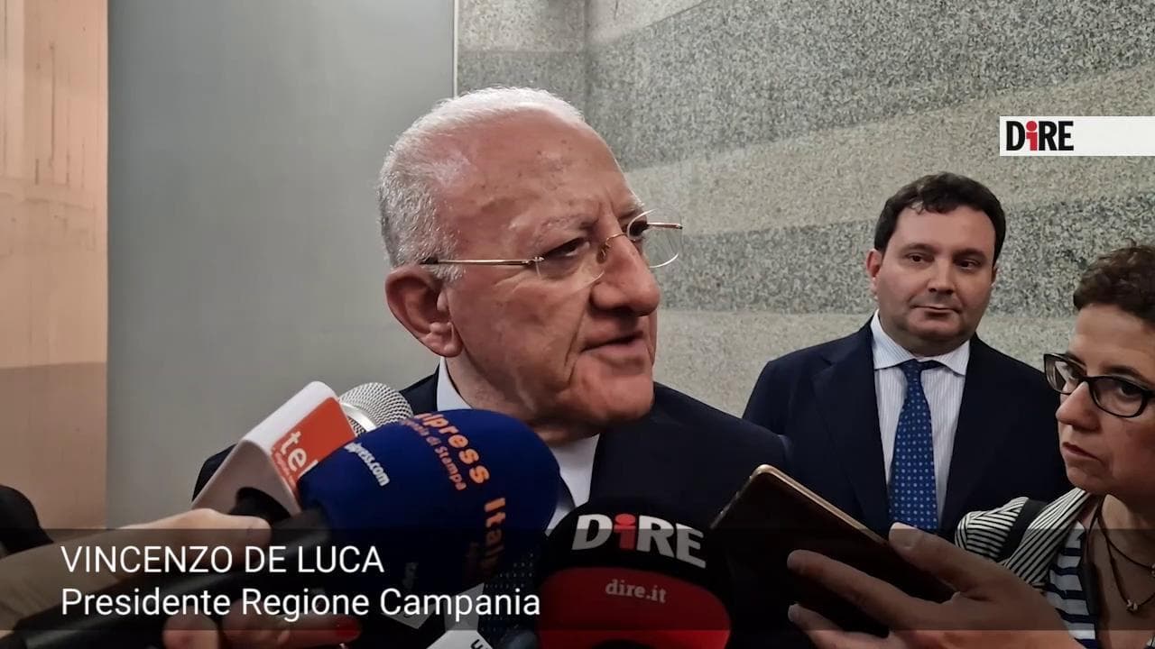 Pd, De Luca: "Punti di contatto con Schlein? No. Le bandiere di partito non servono..."
