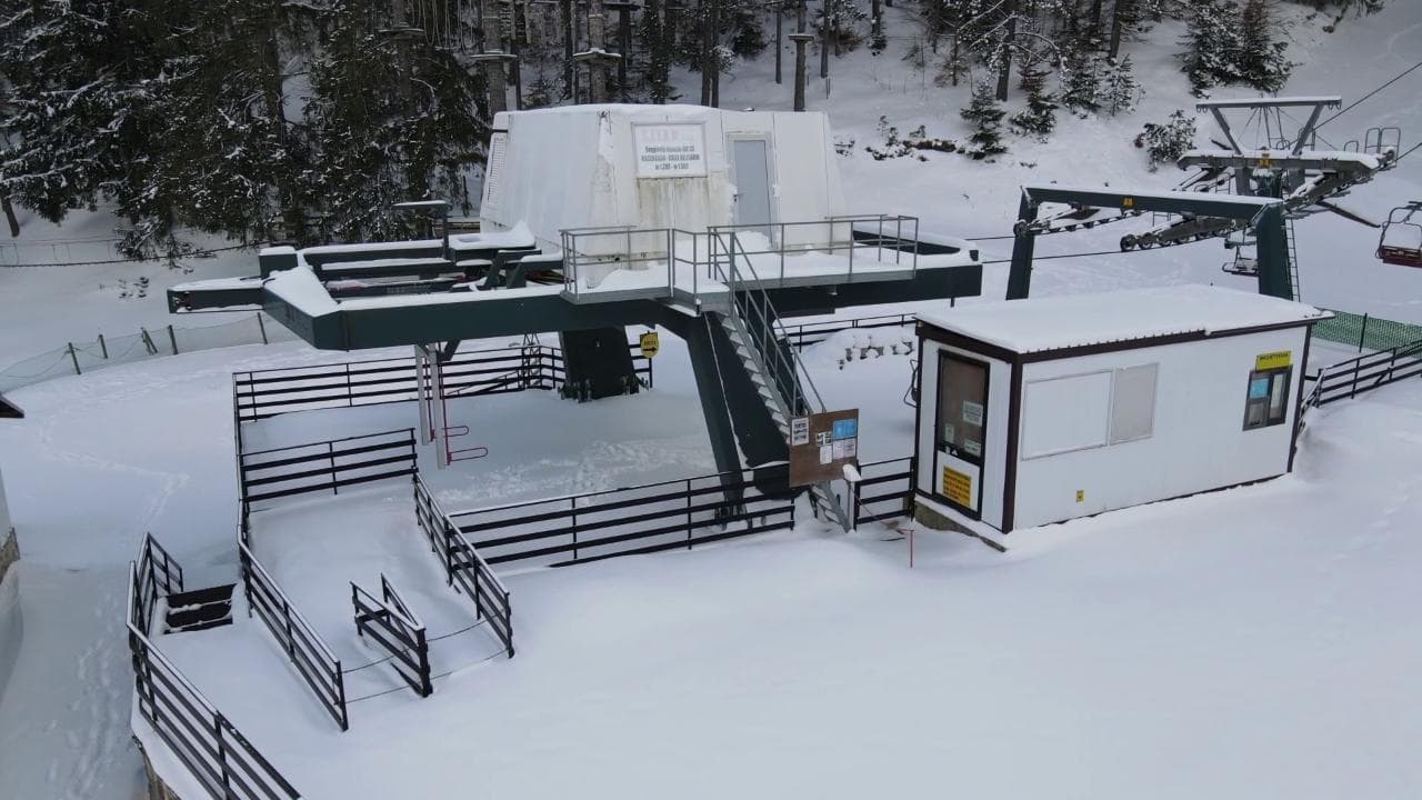 Coronavirus, tanta neve e seggiovie ferme: il drone sugli impianti di Roccaraso