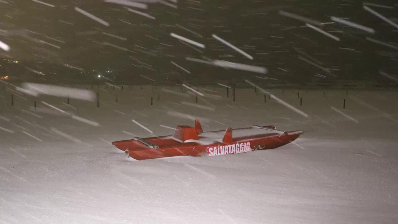 Maltempo Abruzzo, forte nevicata nella notte: la spiaggia di Vasto è irriconoscibile