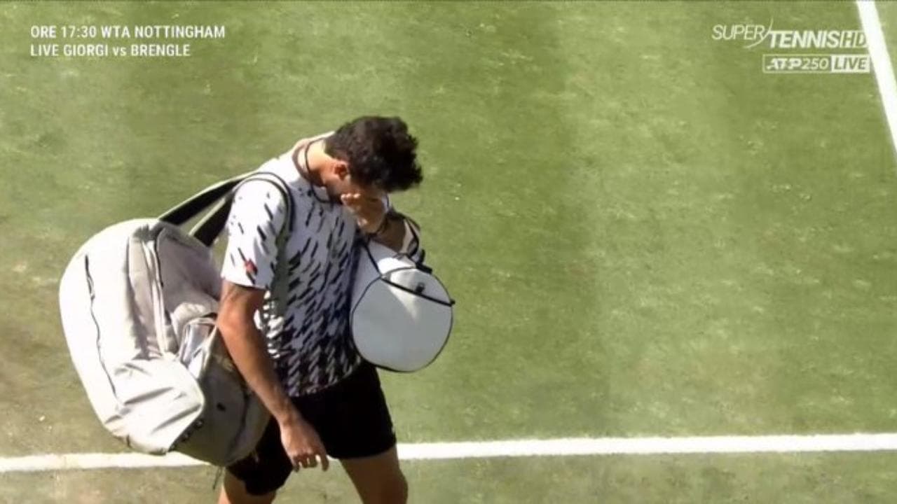 Tennis, Berrettini piange dopo la netta sconfitta con Sonego a Stoccarda