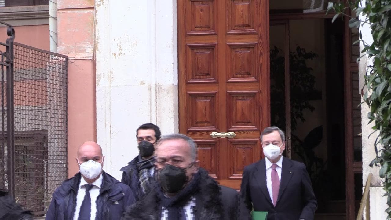 I neo ministri del governo Draghi al Quirinale, e Franco scherza con la stampa