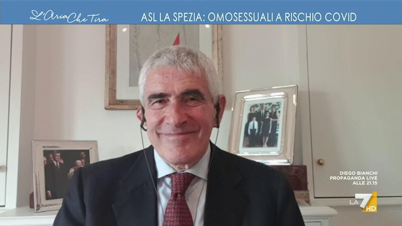 Casini annuncia in diretta di avere il Covid: "Sto bene, l'erba cattiva non muore mai"