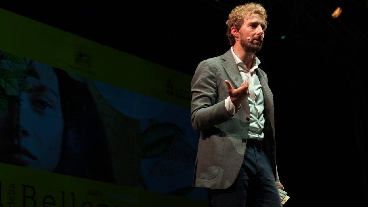 Festival della Bellezza, la pioggia non ferma il debutto: tutto esaurito per Alessandro D'Avenia