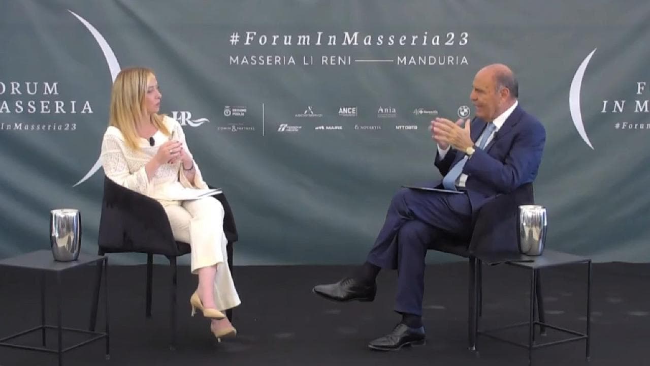Meloni intervistata da Vespa: "Al G7 in Puglia i leader faranno le mozzarelle a mano"