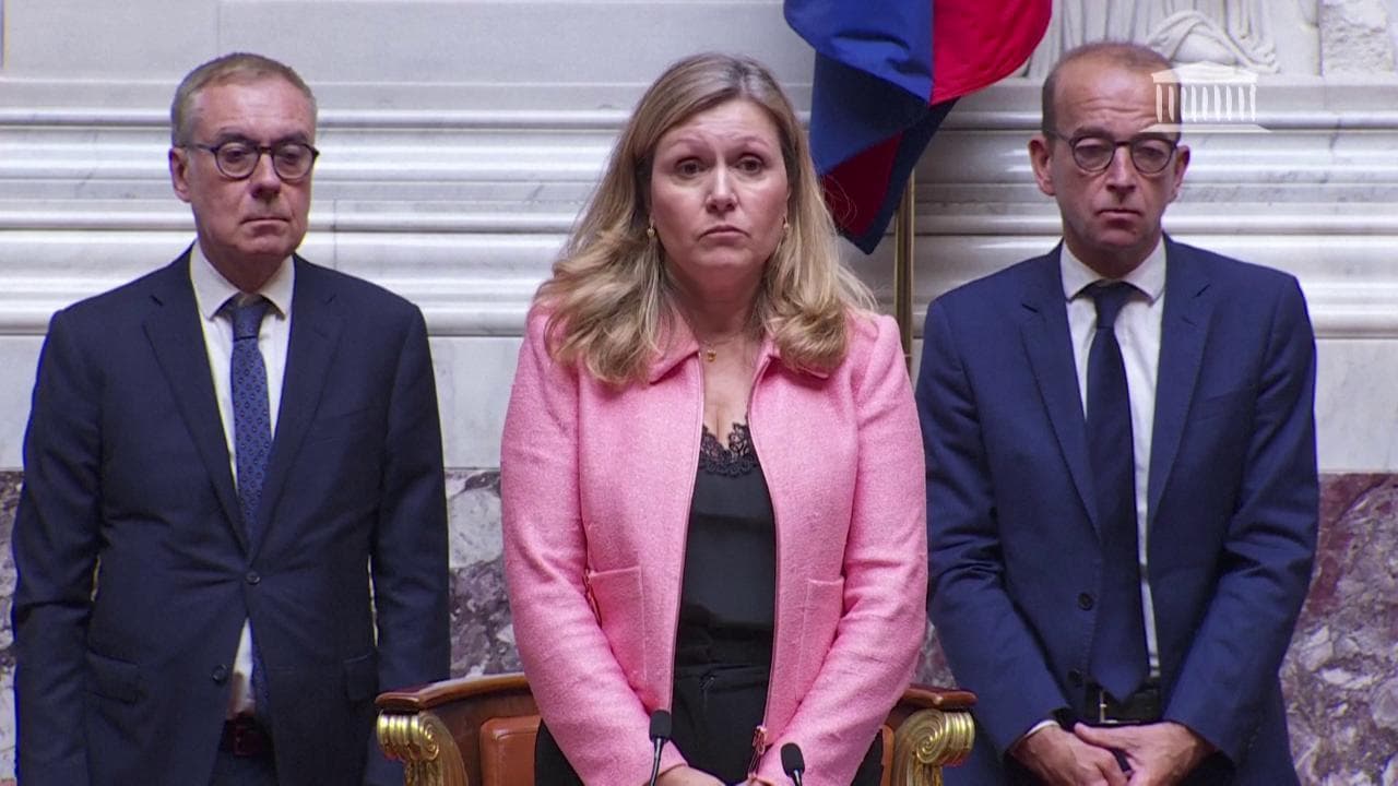 Annecy, un minuto di silenzio in Assemblea Nazionale: interrotto il duro dibattito sulle pensioni