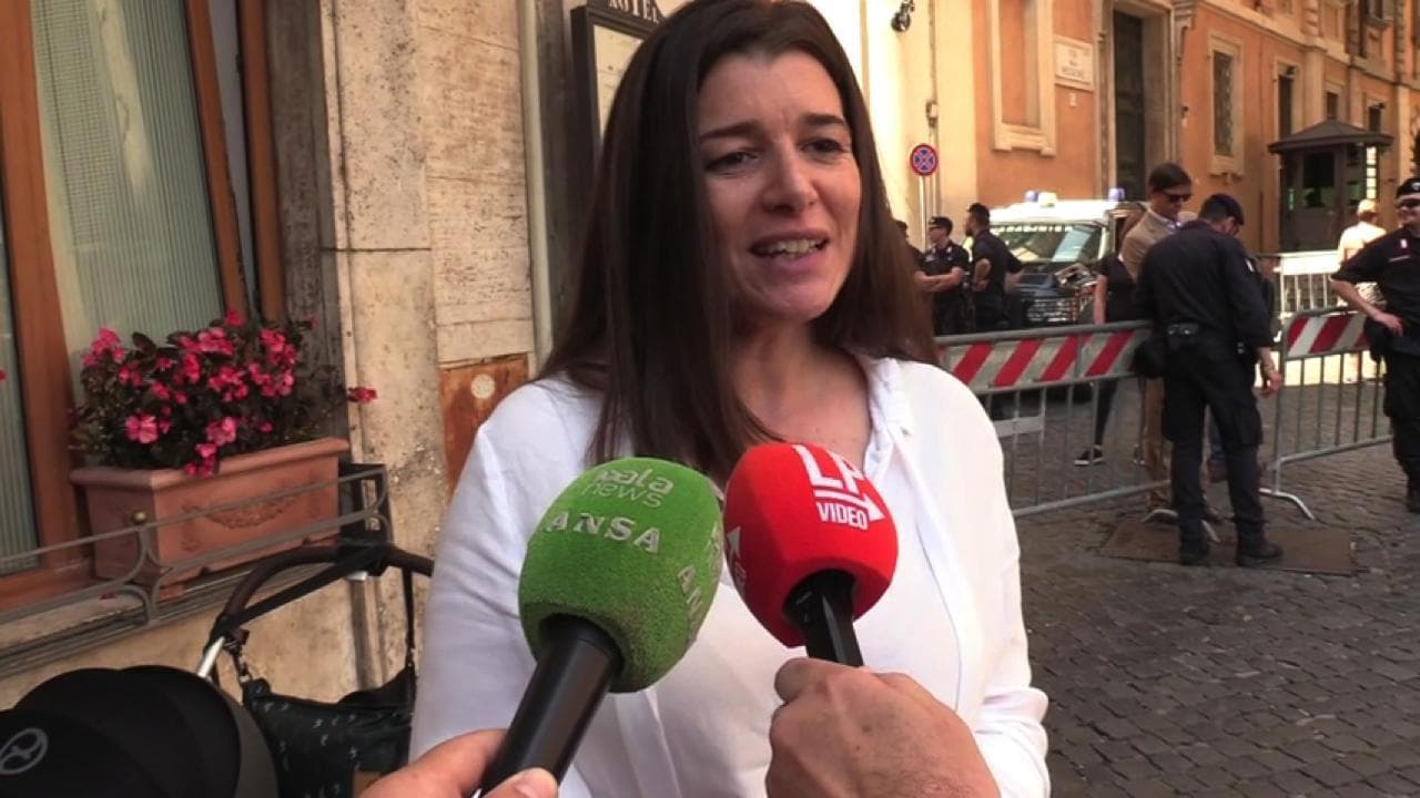 La deputata 5Stelle Sportiello: "In Aula con mio figlio, donne devono poter allattare sul lavoro"