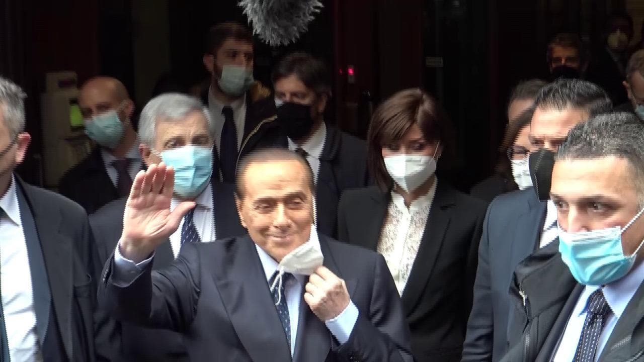 Governo, l'arrivo di Silvio Berlusconi alla Camera per l'incontro con Mario Draghi