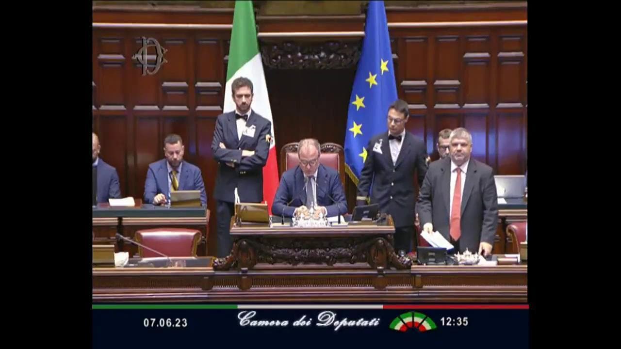 Sportiello col figlio alla Camera: per la prima volta una deputata allatta in Aula