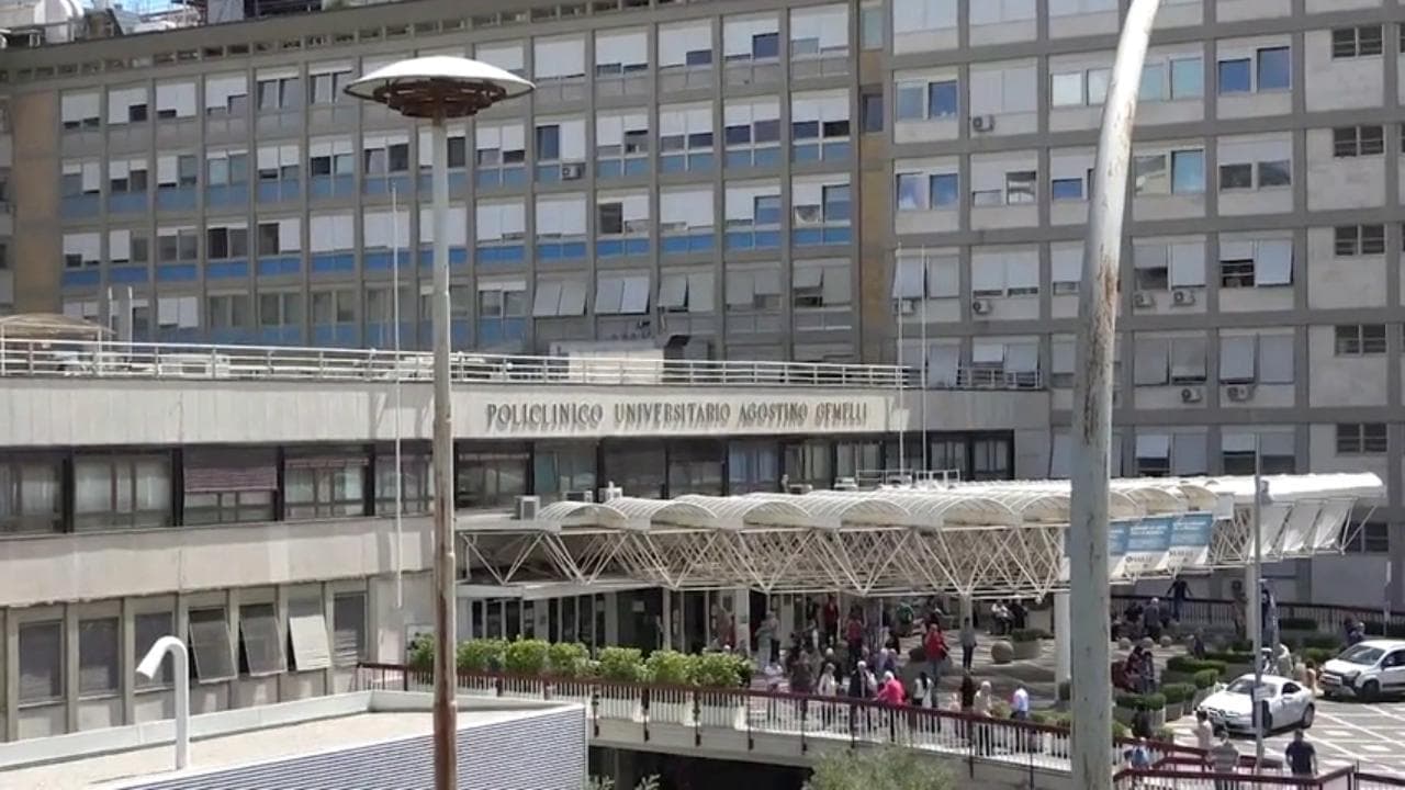 L'arrivo di Papa Francesco al Policlinico Gemelli