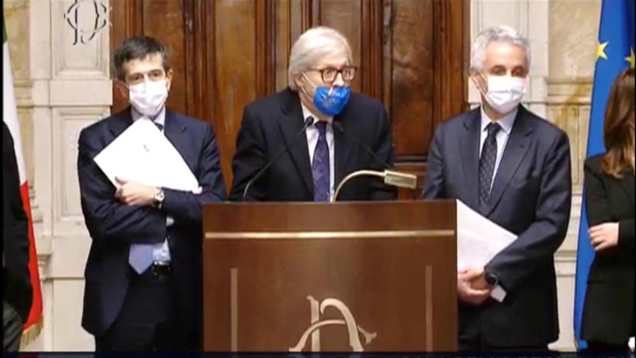Consultazioni, Sgarbi: "Mi auguro che il voto della base smentisca i vertici M5s con un no a Draghi"