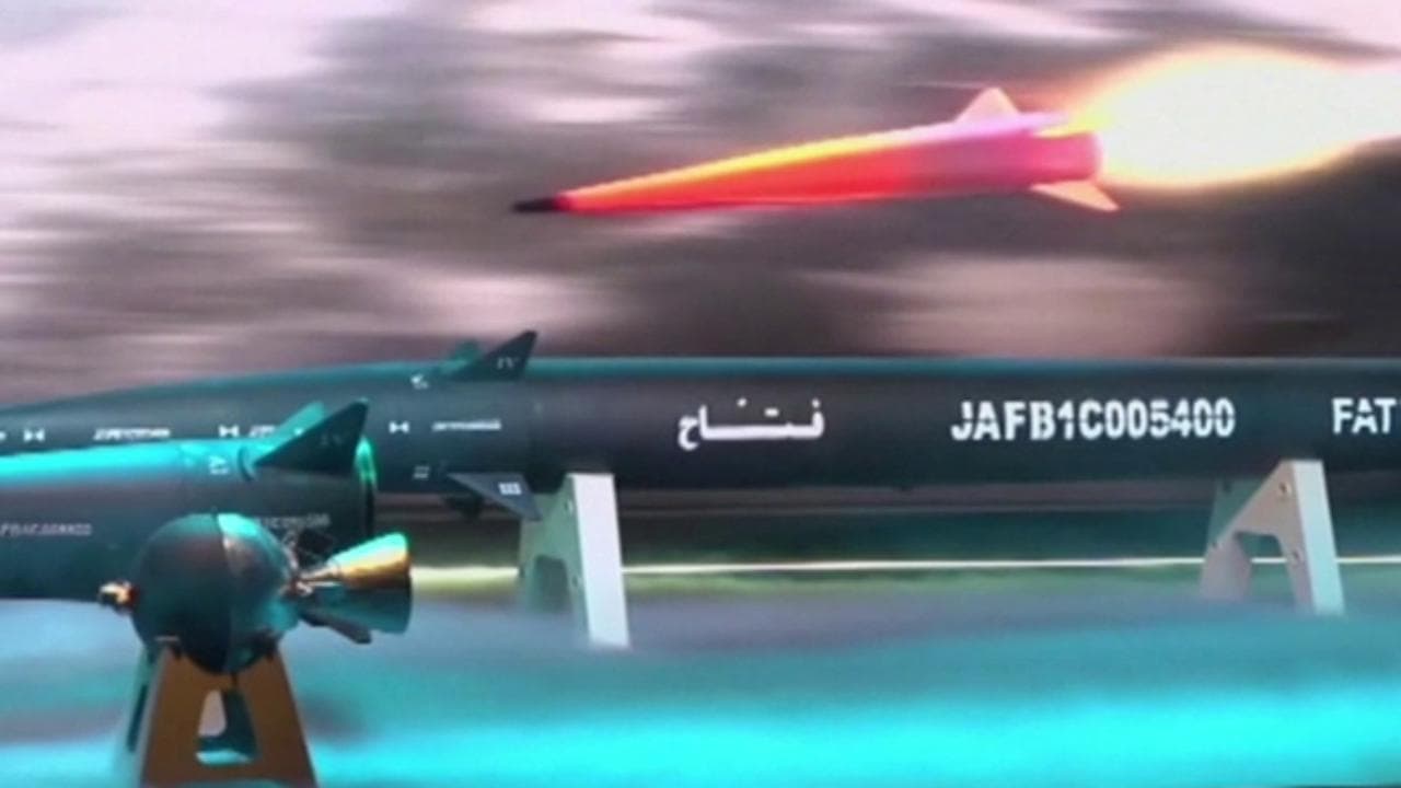 L'Iran ha presentato il suo primo missile ipersonico
