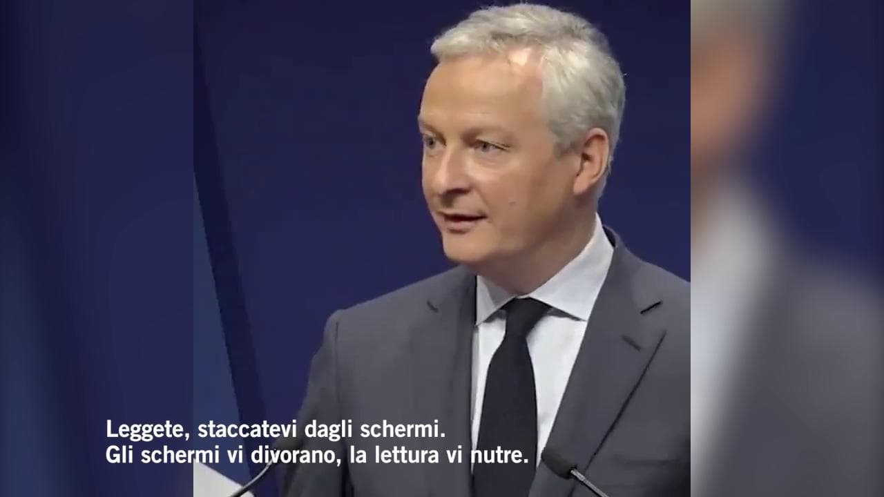 Francia, il ministro dell'Economia: "Ragazzi, leggete. Gli schermi vi divorano, i libri vi nutrono"